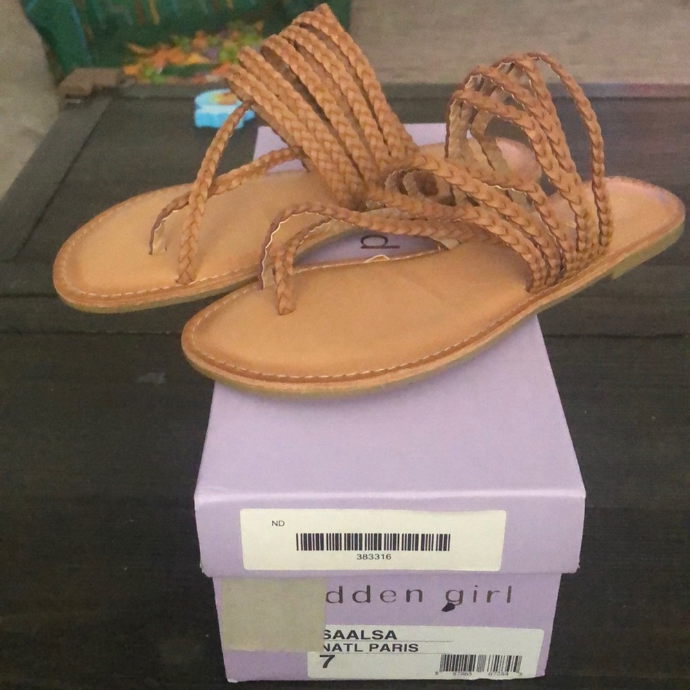 Madden Girl “Saalsa” toe ring sandal sz 7